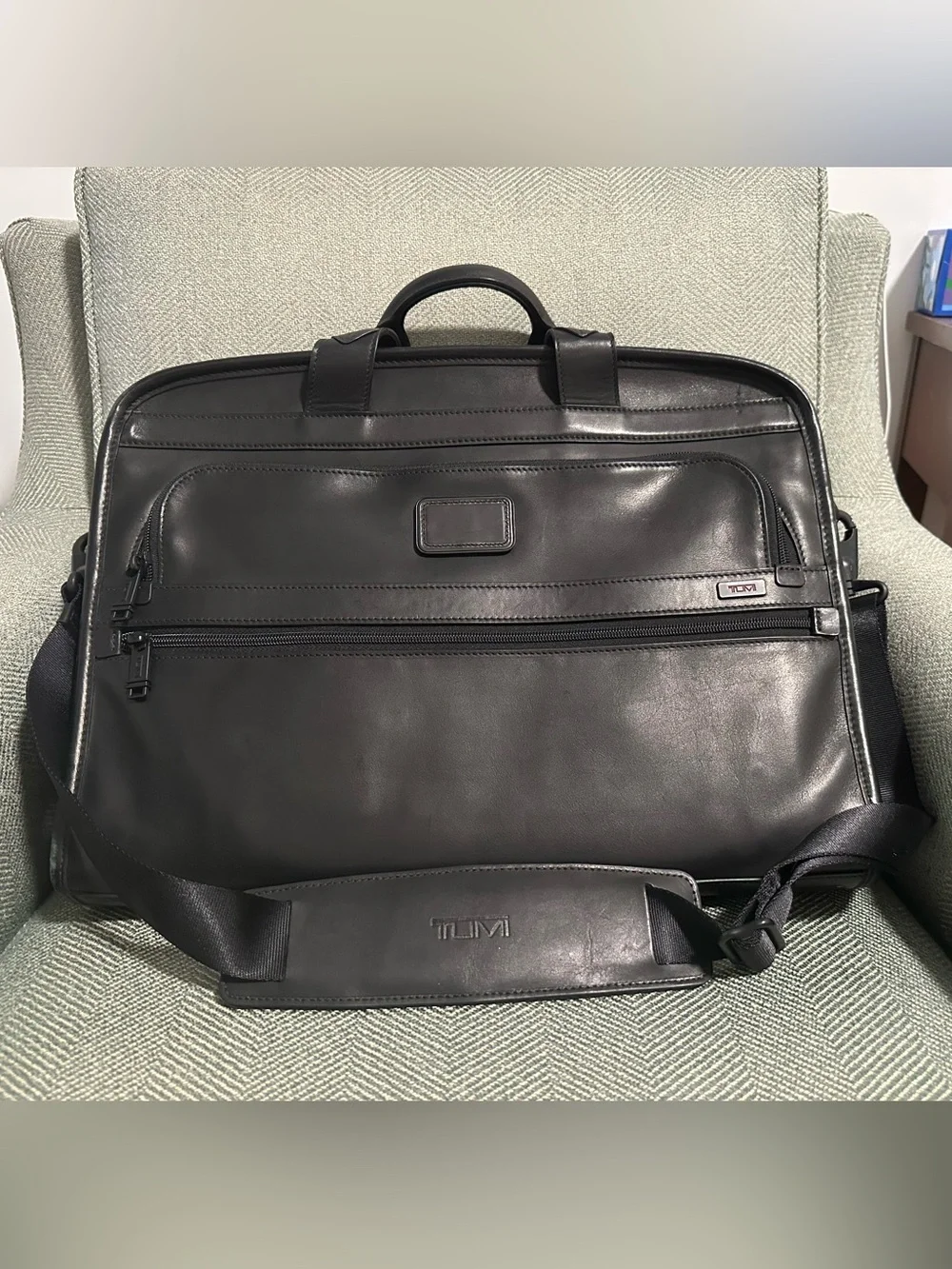 Tumi Black Leather Business Briefcase with Shoulder Strap